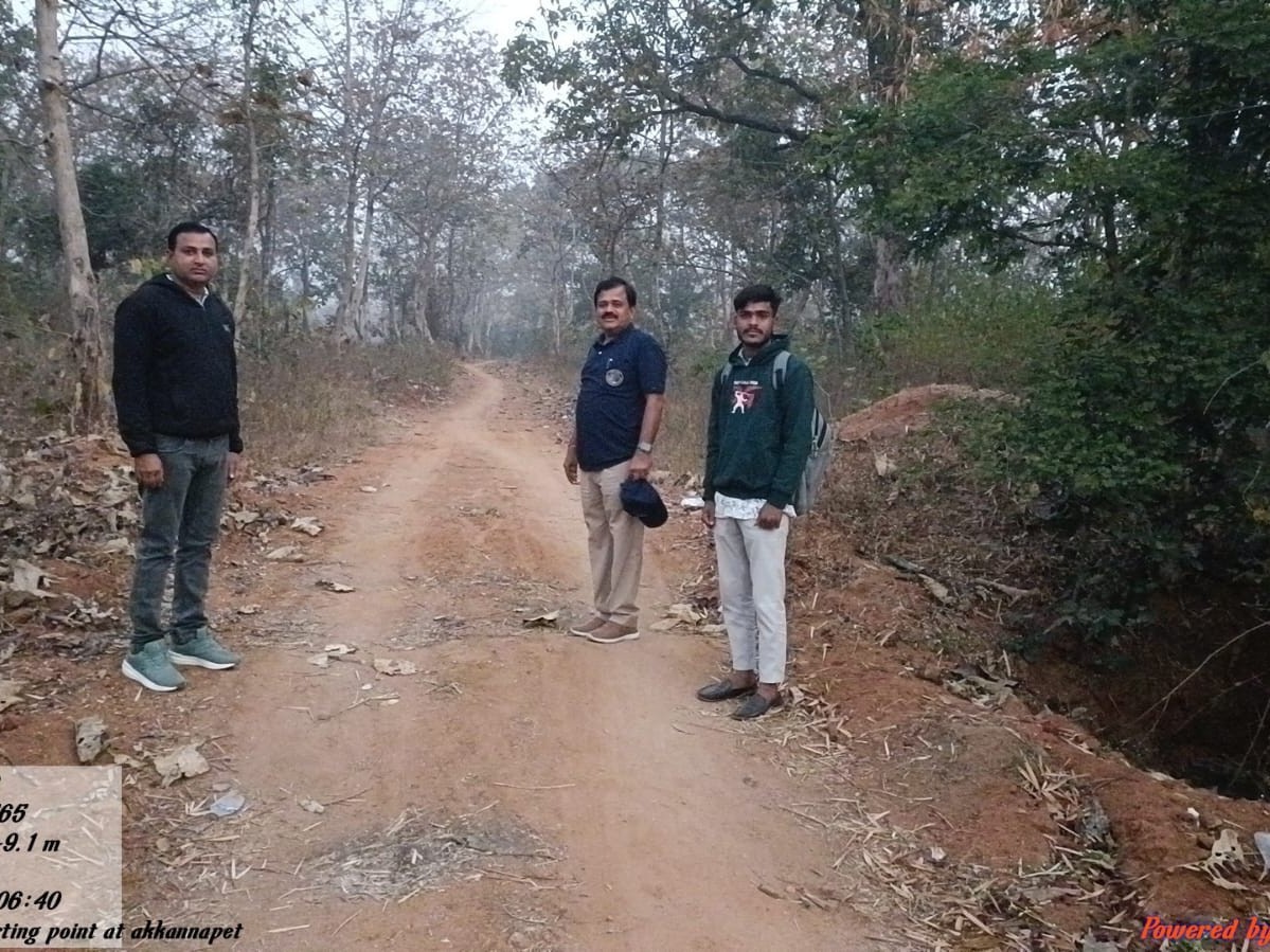 ‘ట్రయల్ పాత్’ పనులను పరిశీలించిన అటవీ అధికారులు