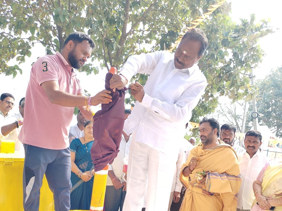 అమ్మవార్లను దర్శించుకున్న ఎమ్మెల్యే