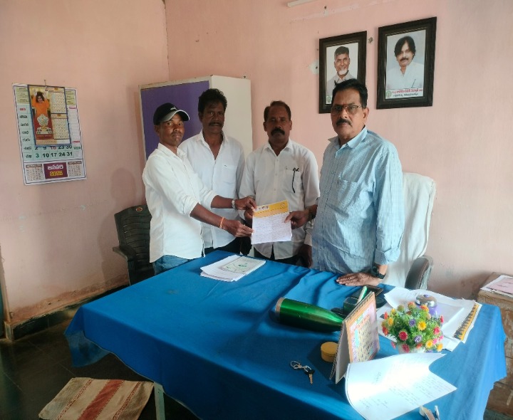 ‘సీసీ రోడ్లు నిర్మించాలి’