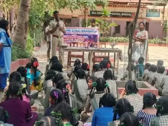 సైబర్ నేరాలపై విద్యార్థులకు అవగాహన