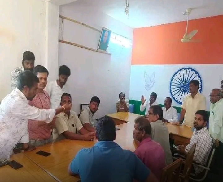 రోడ్డు విస్తరణ సెగ.. నేరడలో బాధితుల ఆందోళన