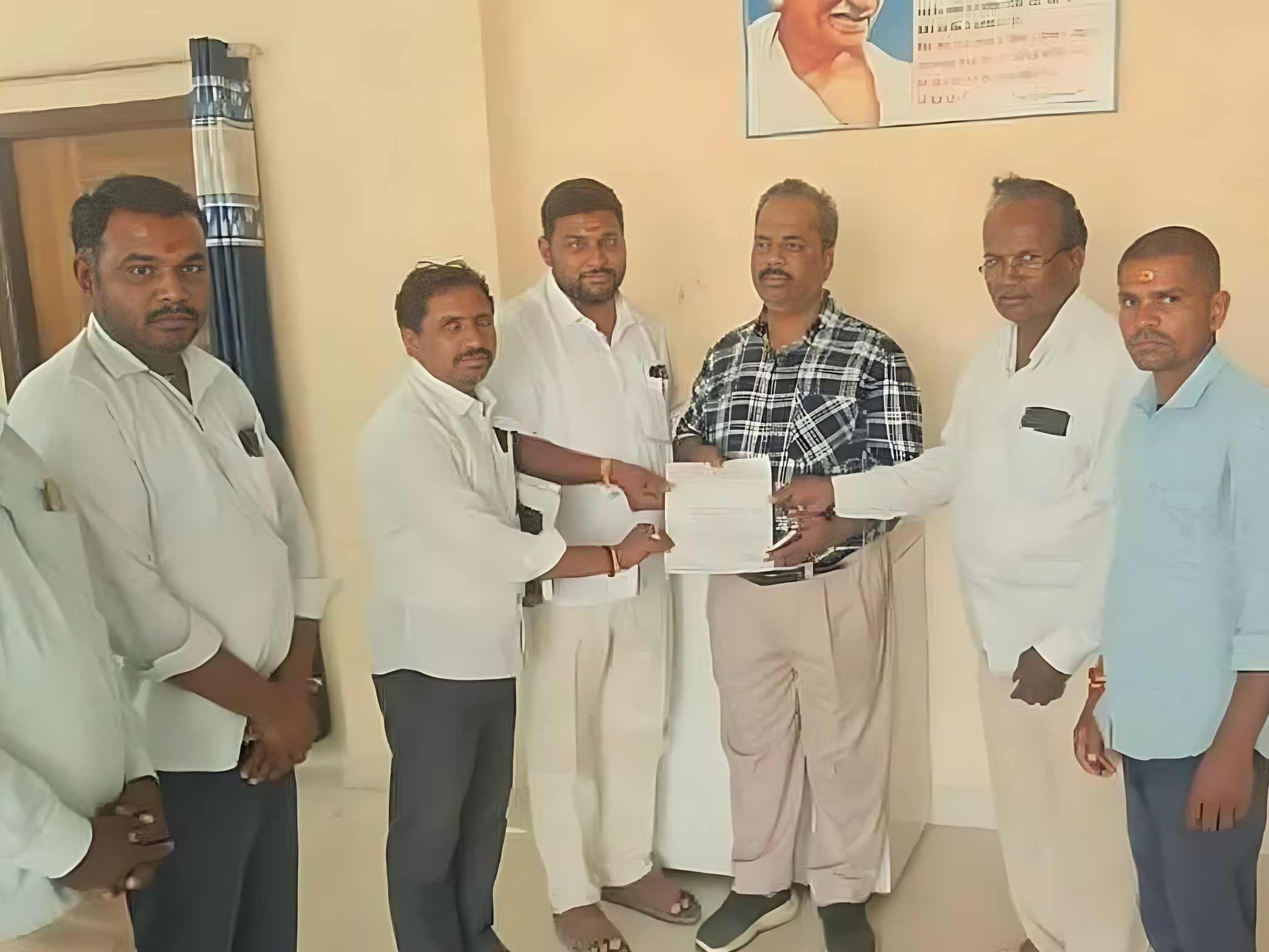 విద్యుత్ సమస్యల పరిష్కారం కోసం వినతి పత్రం అందజేత