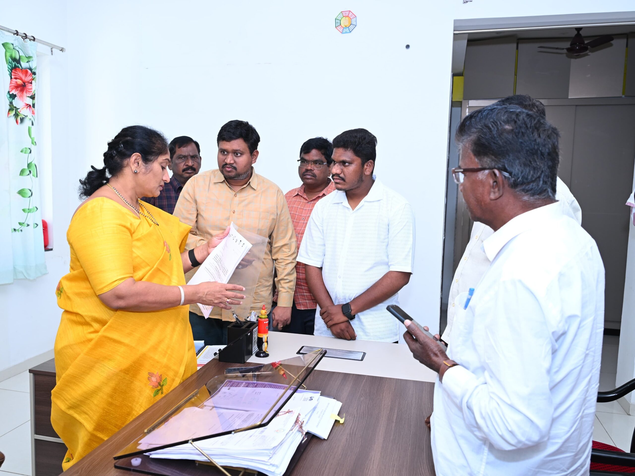 సమస్యల పరిష్కారానికి కృషి చేస్తా: మంత్రి