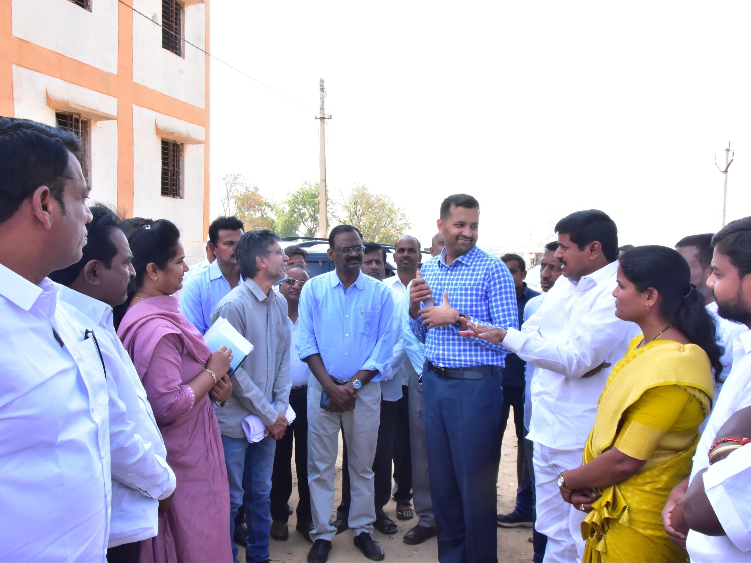 డబుల్ బెడ్ రూమ్ ఇళ్లను పరిశీలించిన కలెక్టర్, ఎమ్మెల్యే