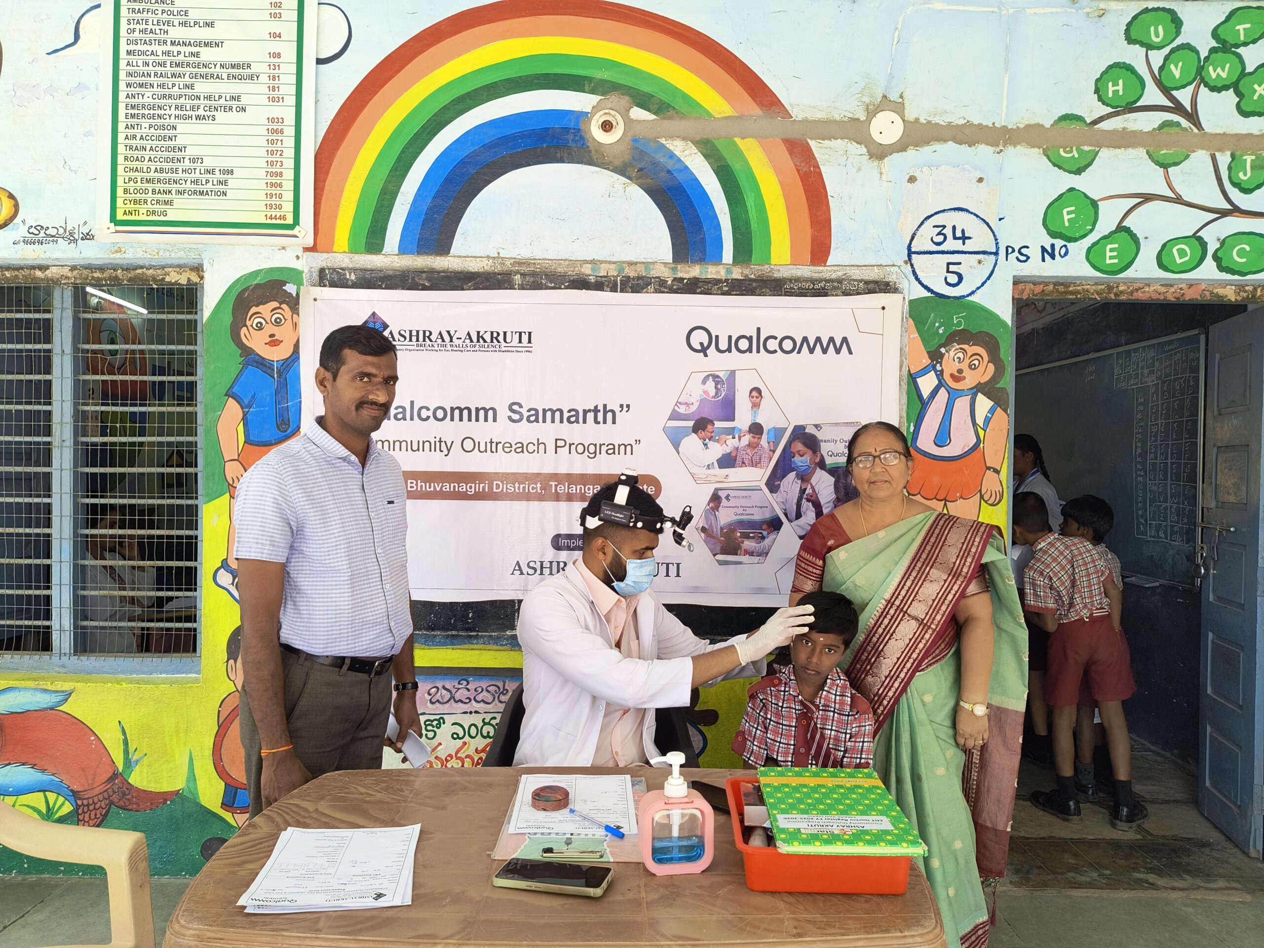 విద్యార్థులకు ఉచితంగా వైద్య పరీక్షలు