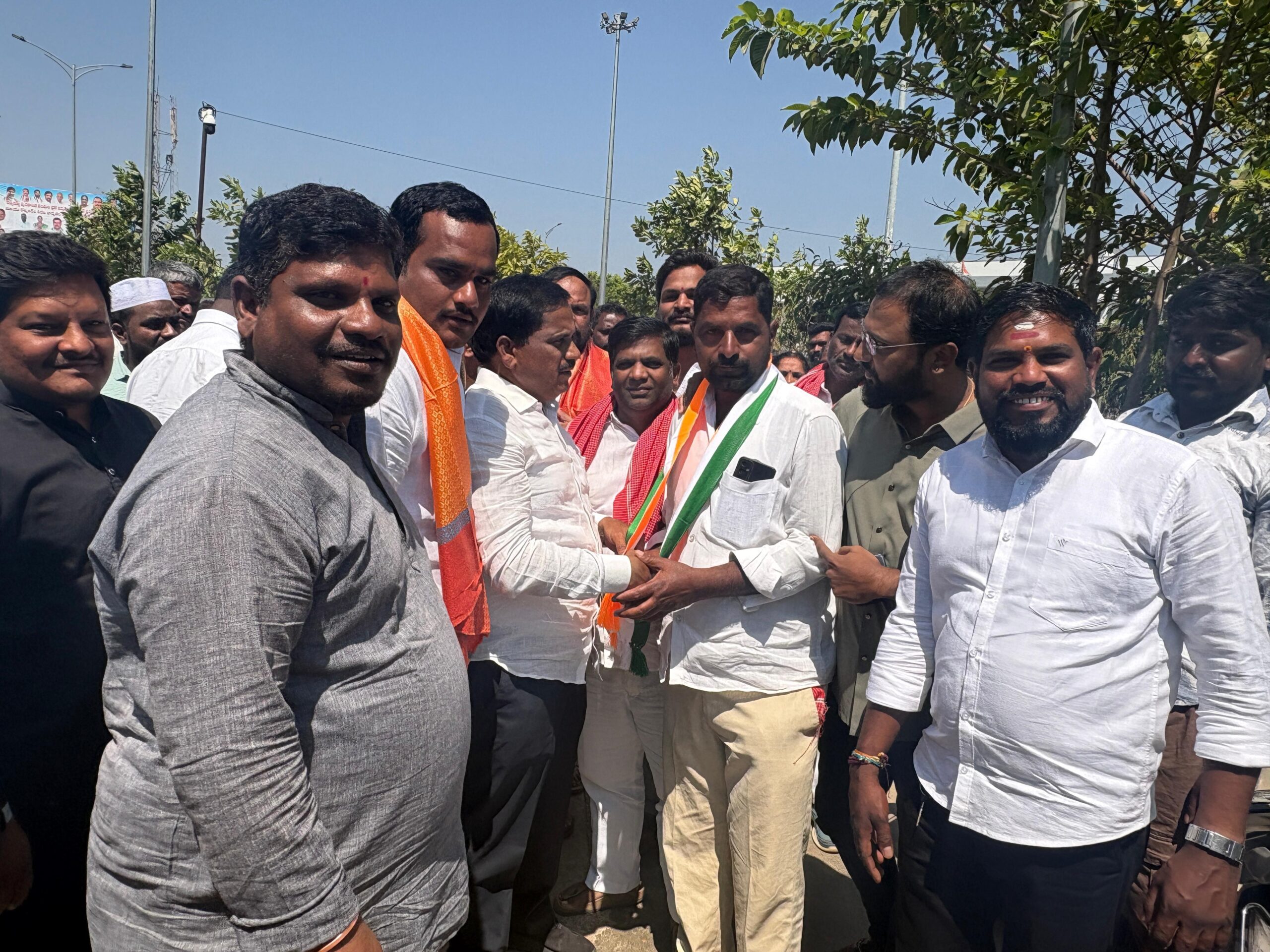 కాంగ్రెస్ పార్టీలో చేరిన బీఆర్ఎస్ నాయకుడు