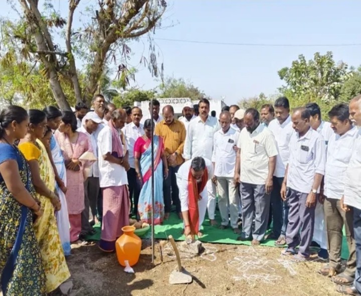 భవన నిర్మాణానికి ఎమ్మెల్యే భూమి పూజ