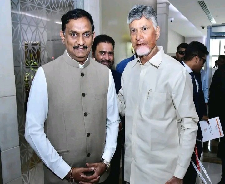 సీఎంకు ఘన స్వాగతం పలికిన ఎంపీ