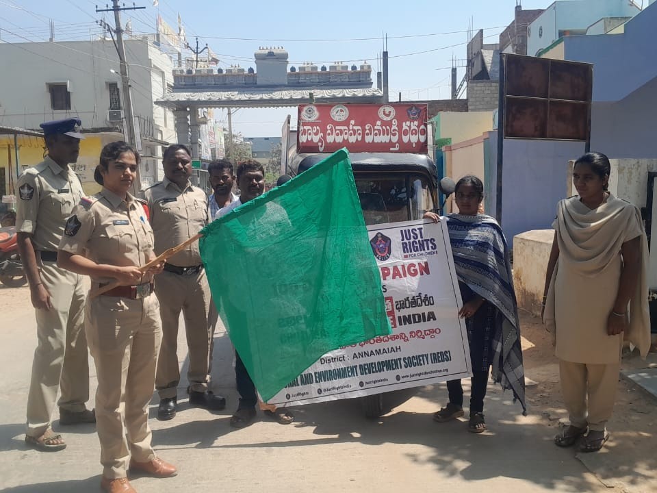 బాల్య వివాహాలు చట్టరీత్యా నేరం: SI