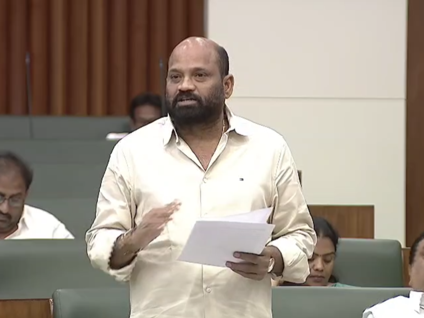 అసెంబ్లీలో మాట్లాడిన గన్నవరం ఎమ్మెల్యే