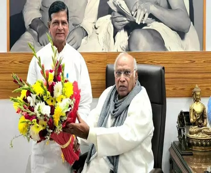ఖర్గేను కలిసిన చిన్నారెడ్డి
