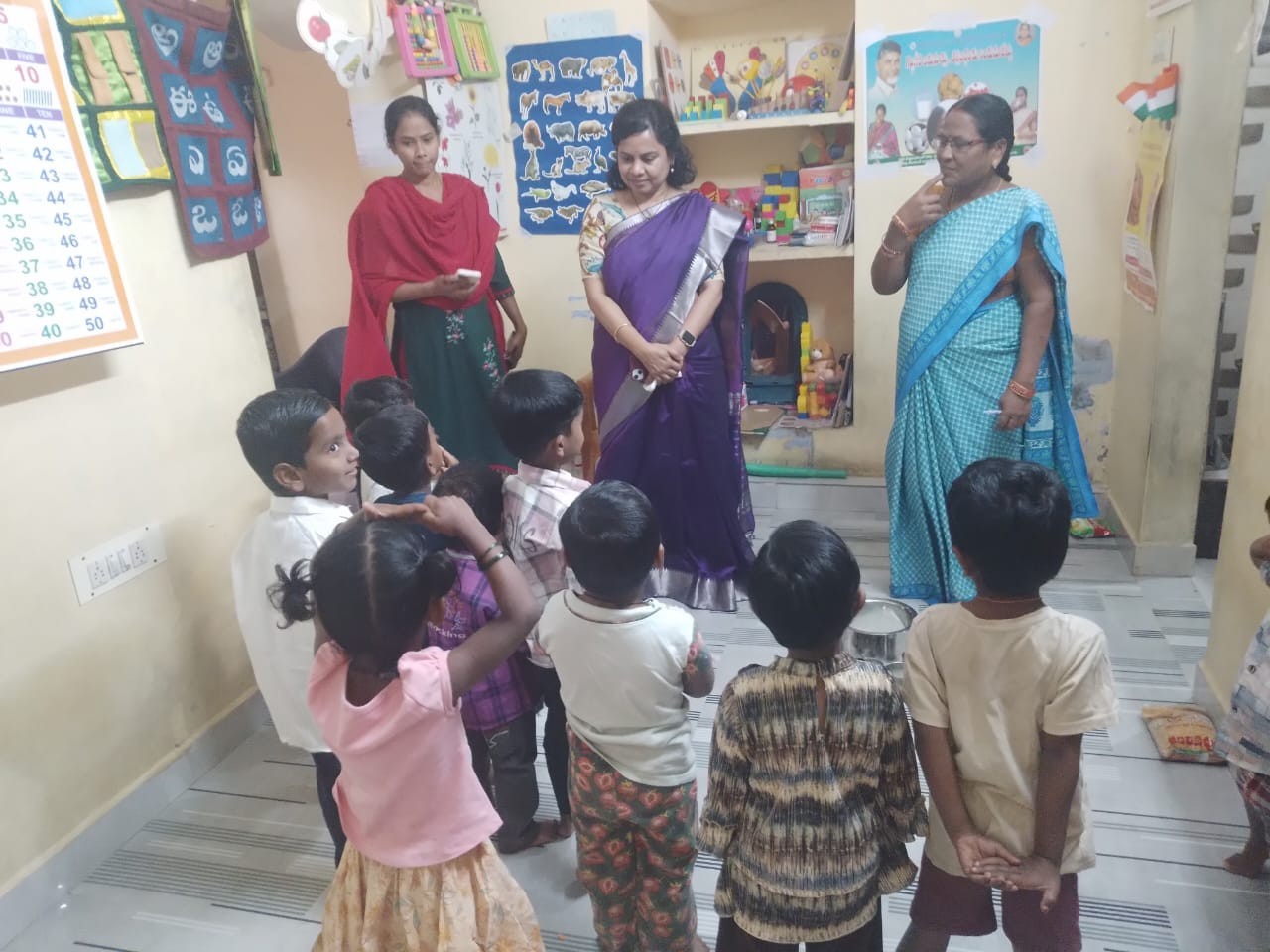 అంగనవాడీ కేంద్రాన్ని తనిఖీ చేసిన ఐసీడీఎస్ పీడీ