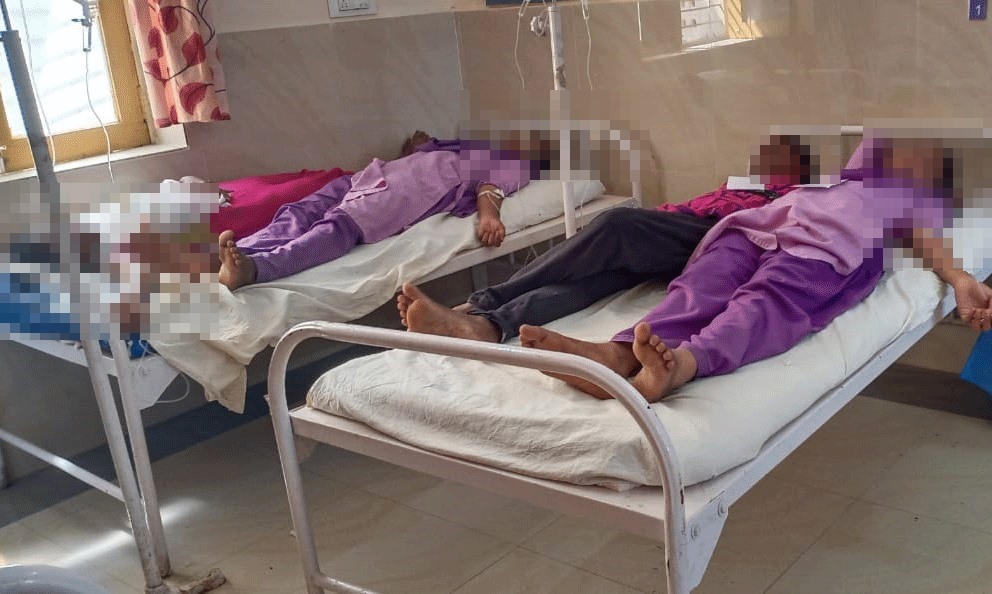 కలుషిత ఆహారం.. విద్యార్థినులకు అస్వస్థత