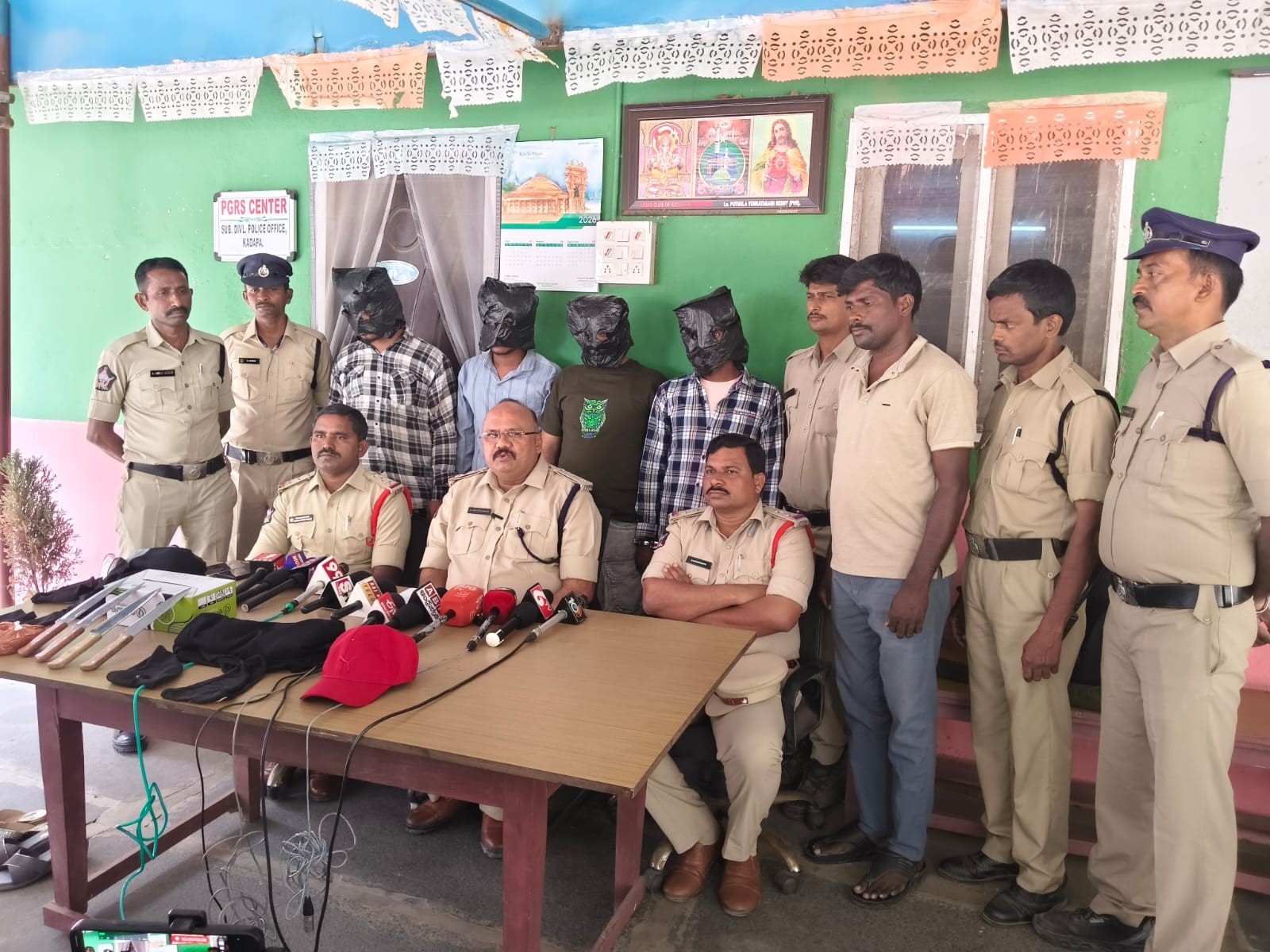 కడపలో దోపిడీ పథకం వేసిన నిందితులు అరెస్ట్