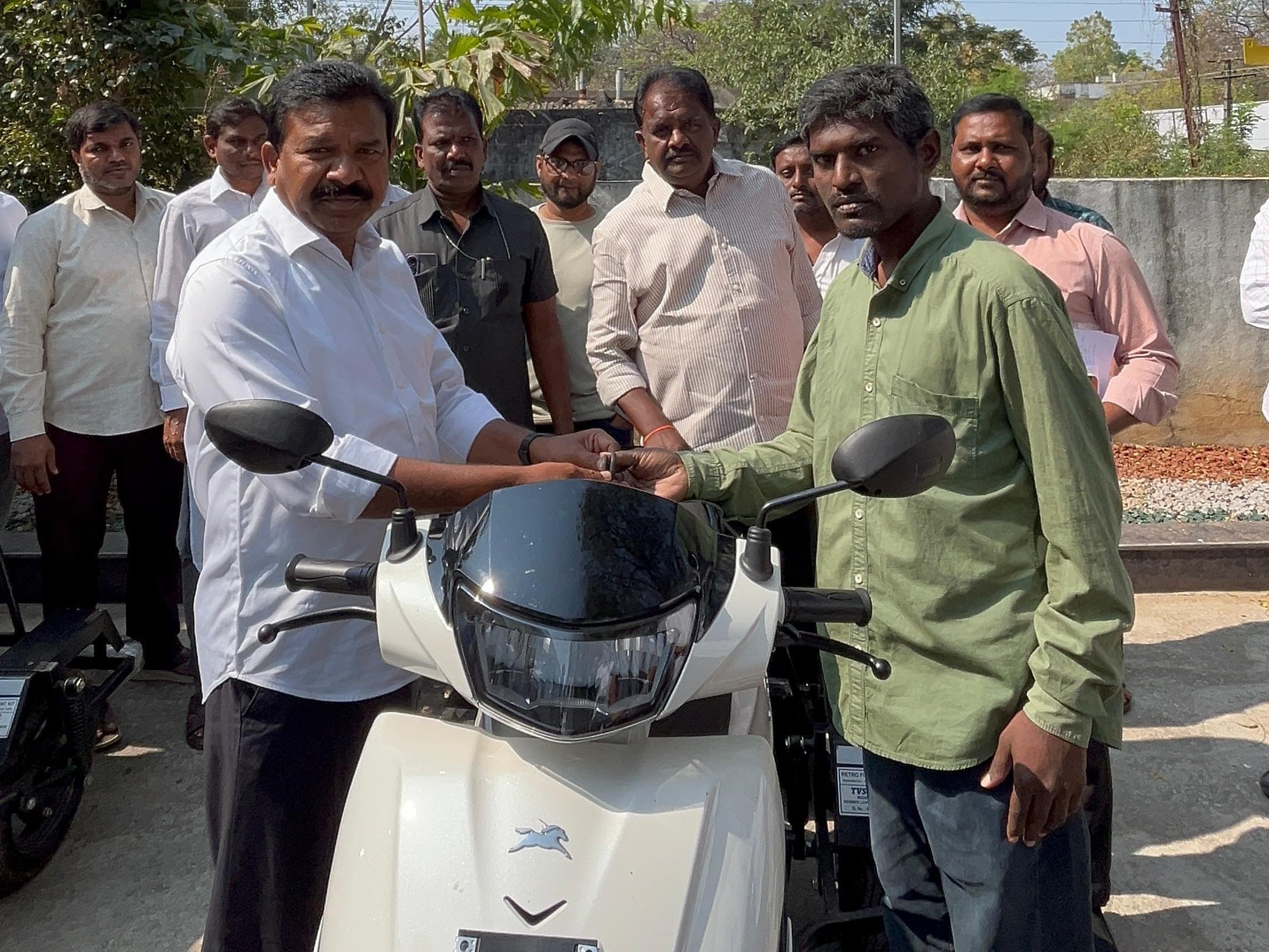 దివ్యాంగులకు ఉచిత ద్విచక్ర వాహనాలు