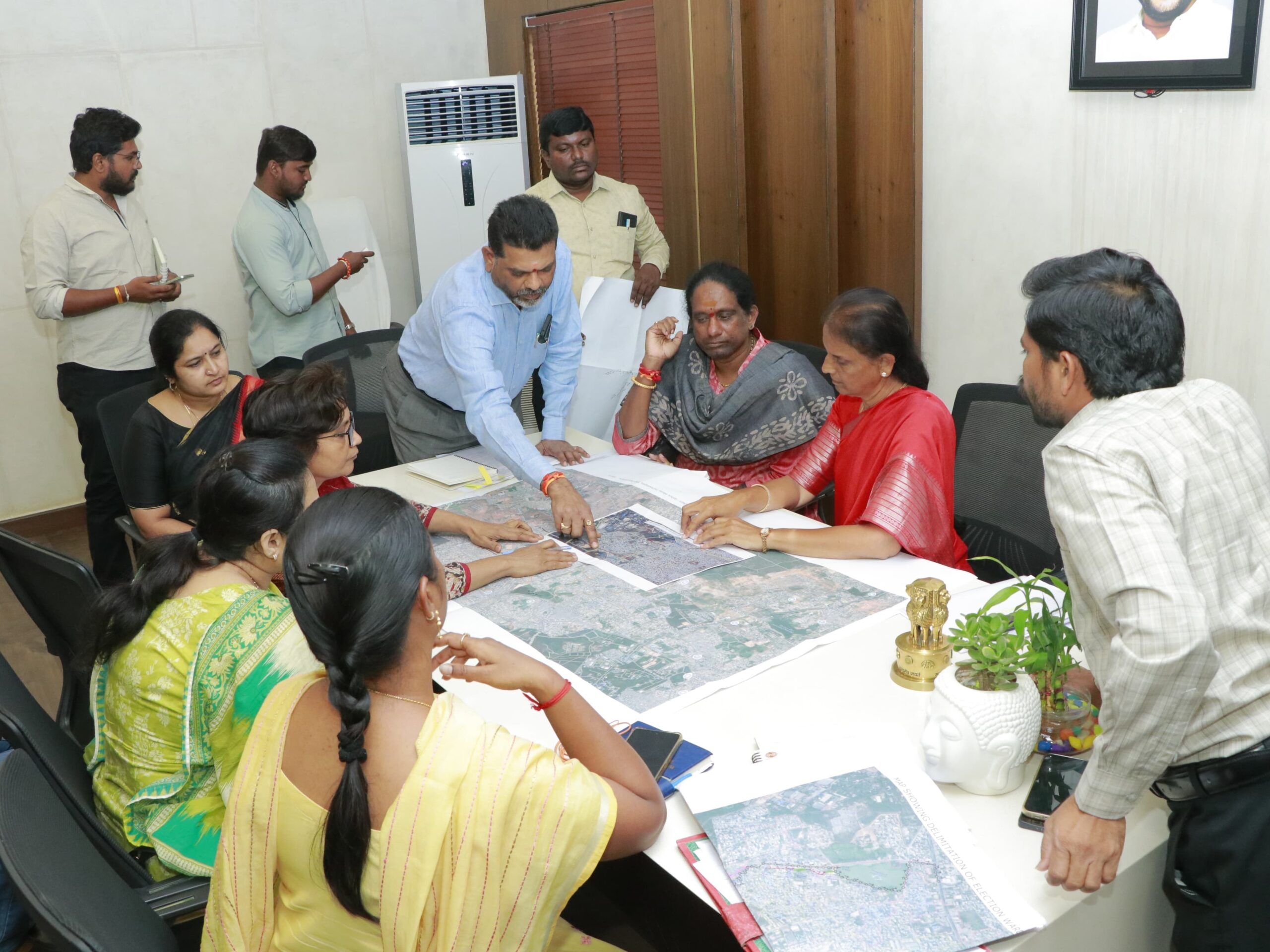 GHMC అధికారులతో ఎమ్మెల్యే సమీక్ష సమావేశం