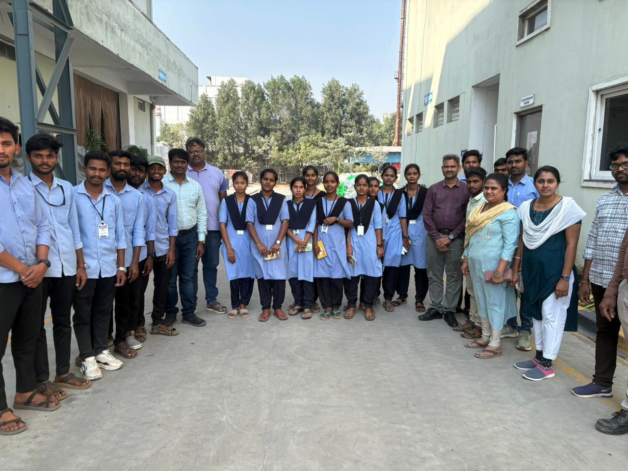 ప్రభుత్వ డిగ్రీ కళాశాల విద్యార్థుల స్టడీ టూర్