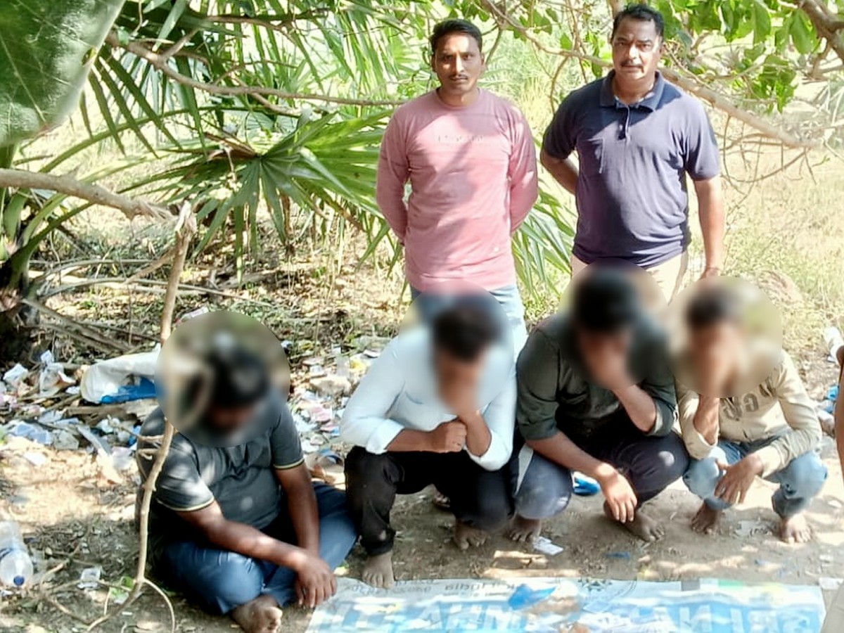 పేకాట శిబిరంపై దాడి.. నలుగురు అరెస్ట్