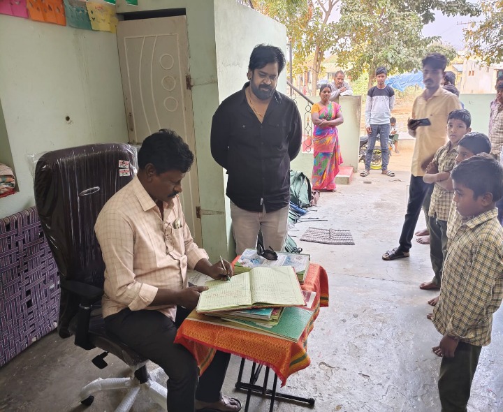 బీసీ హాస్టల్‌లో ఆకస్మిక తనిఖీలు