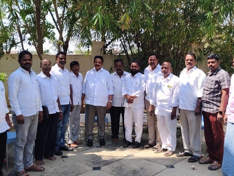 అంబేద్కర్ విగ్రహ ఏర్పాటుకు మాజీ ఎమ్మెల్యే విరాళం