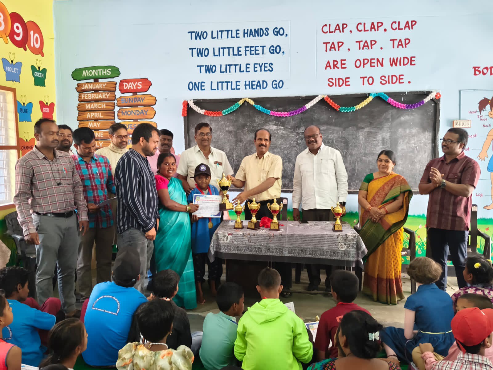 దివ్యాంగ చిన్నారుల విజయాలు స్ఫూర్తిదాయకం: డీఈవో