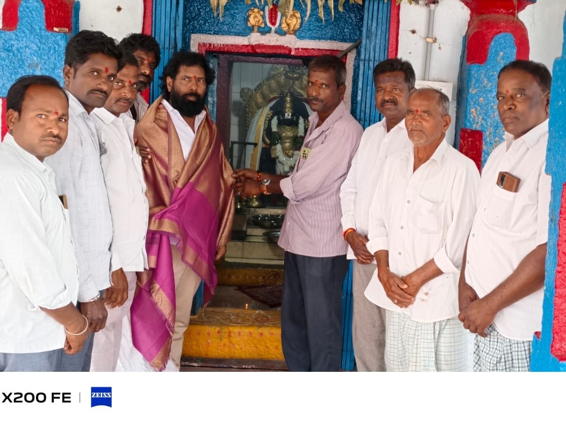 గ్రామ పంచాయతీకి భూమి దానం