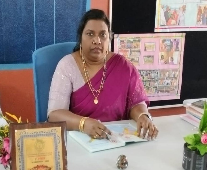 ఆదర్శ పాఠశాలలో ఆరవ తరగతి ప్రవేశాలకు  దరఖాస్తులు