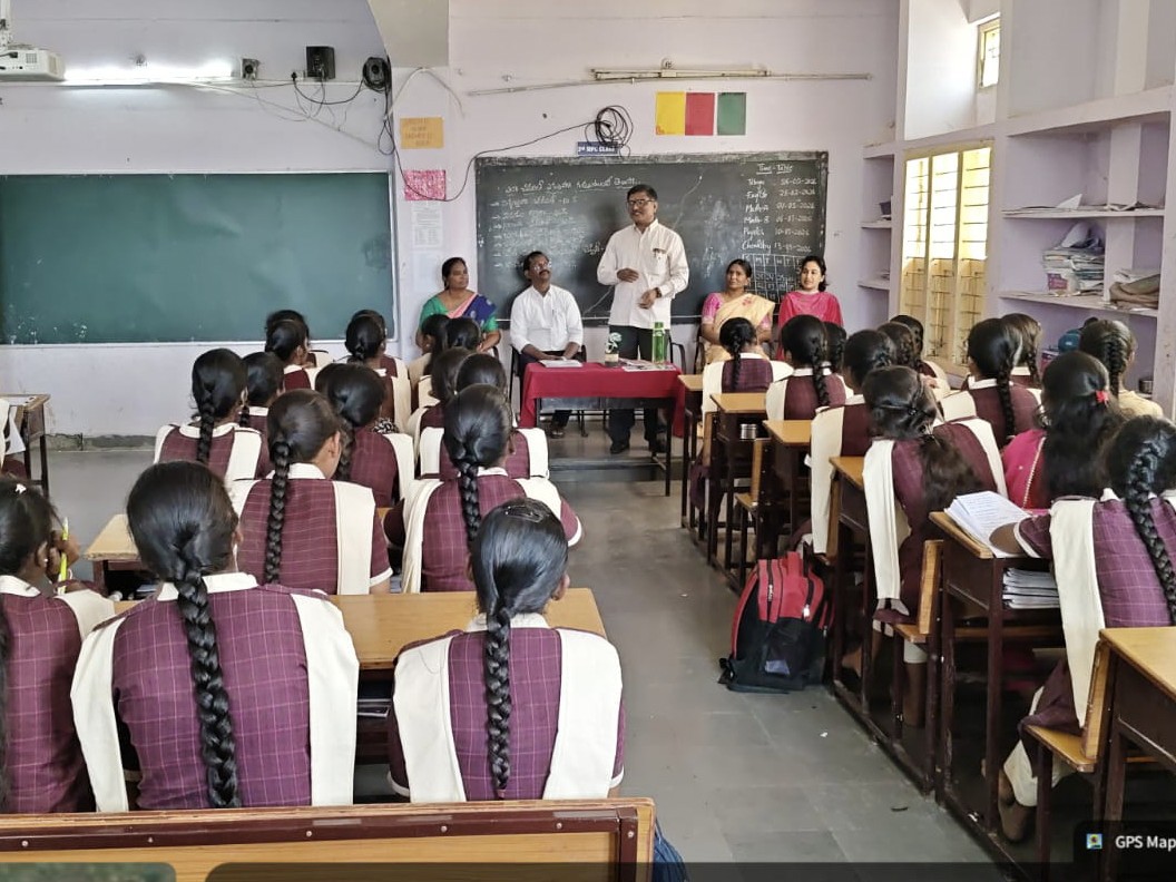 ఇంటర్ విద్యార్థినిలకు డిగ్రీ కోర్సులపై అవగాహన