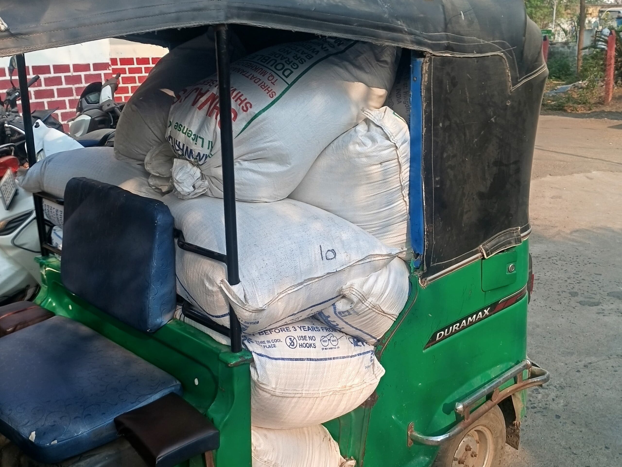 రాయితీ బియ్యం స్వాధీనం: CI