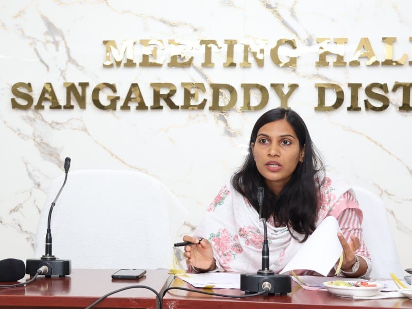 పాఠశాలలో మాలిక వసతులు కల్పించాలి: కలెక్టర్