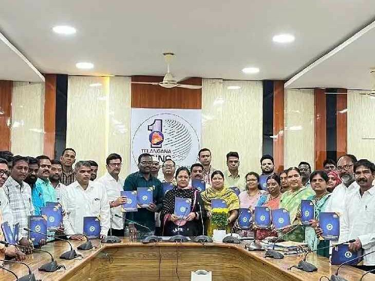 TGRSA కరీంనగర్ డైరీని ఆవిష్కరించిన అ. కలెక్టర్