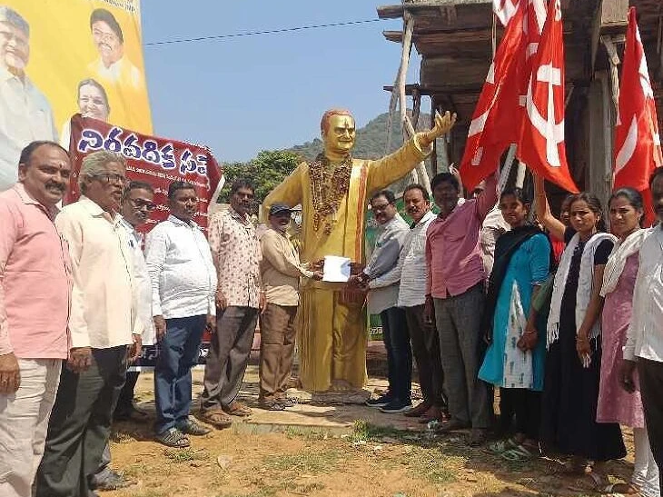 డిమాండ్ల సాధన కోసం నిరవధిక సమ్మె