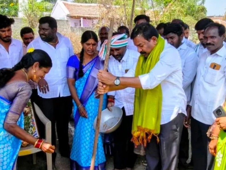 మహిళా సంఘ భవనానికి భూమి పూజ చేసిన ఎమ్మెల్యే