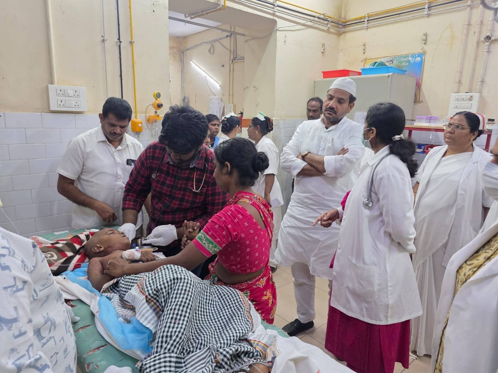 GGHలో చికిత్స పొందుతున్న బాలుడిని పరామర్శించిన MLA