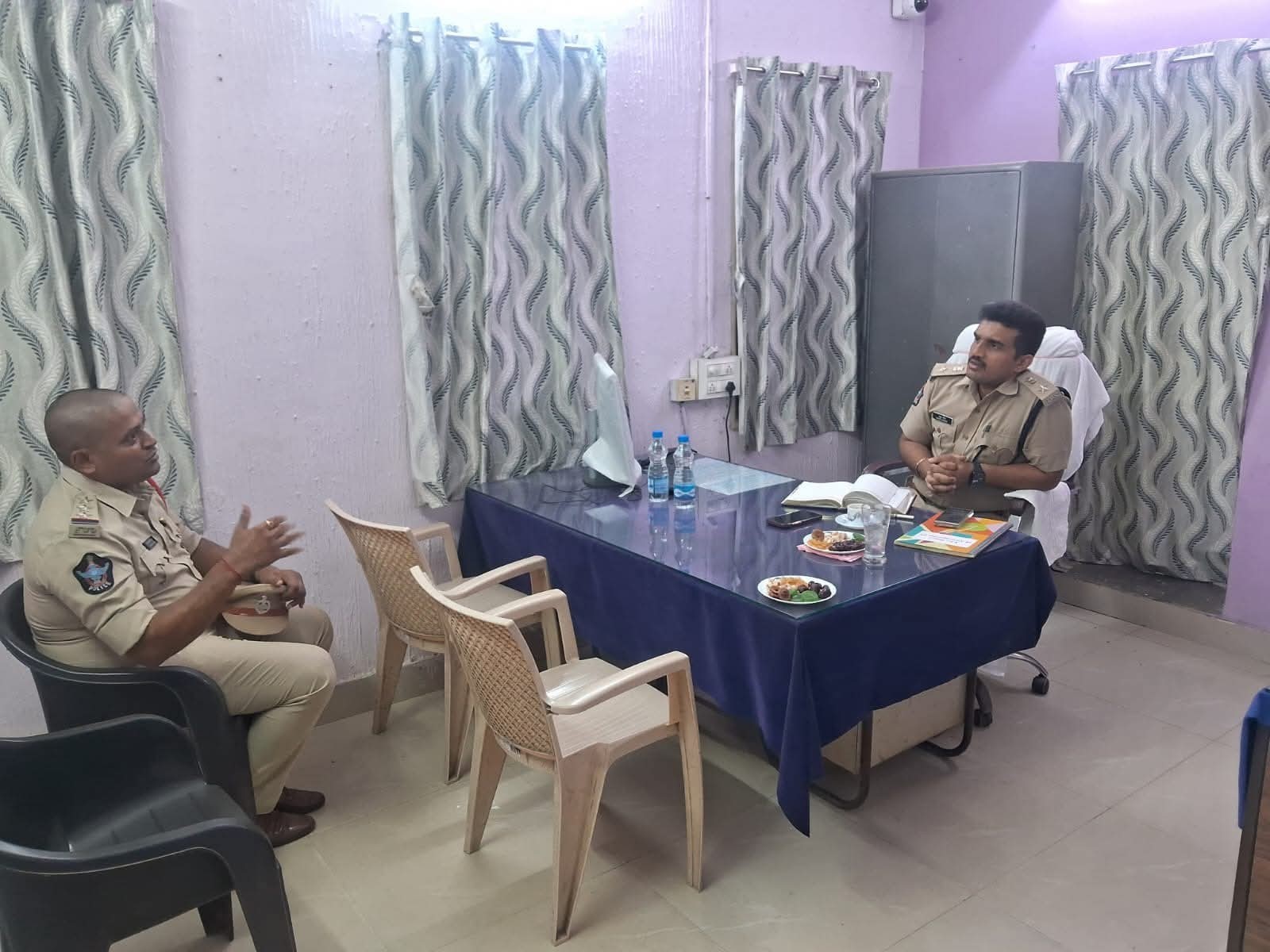 ఆత్రేయపురం పోలీస్ స్టేషన్‌ను తనిఖీ చేసిన జిల్లా ఎస్పీ