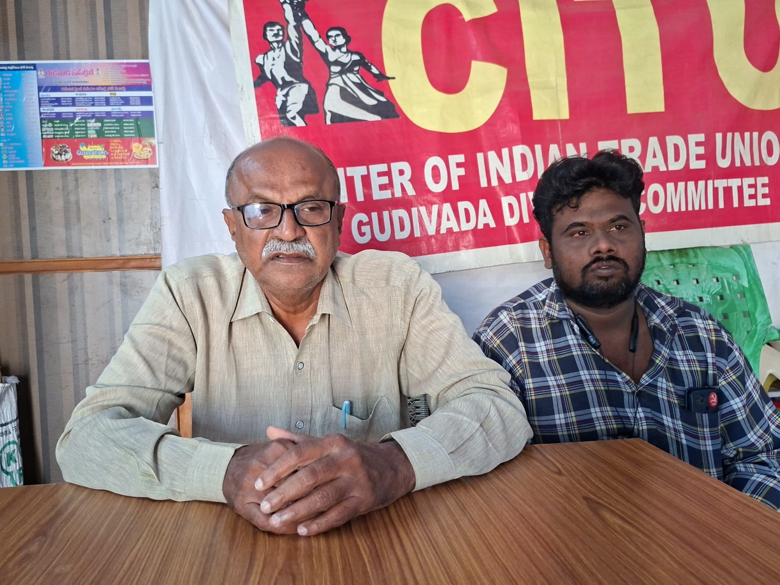 ‘ప్రభుత్వం ఆదాని సంస్థకు వేలకోట్లను దోచిపెడుతుంది’