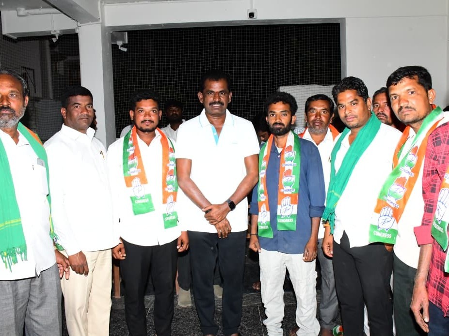 కాంగ్రెస్ పార్టీకి జై కొట్టిన పాత తాండ సర్పంచ్