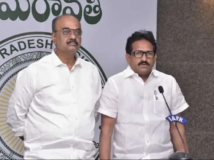 శ్రీవారి ఫోటోలతో ప్లకార్డులు.. MLA ఫైర్