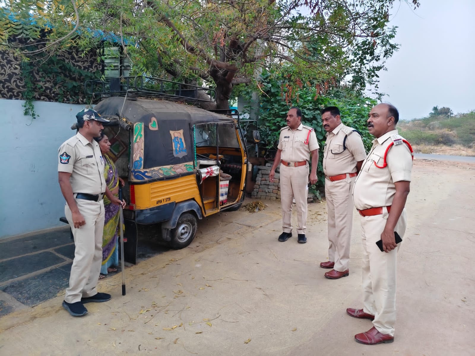 పత్రాలు లేని వాహనాలు స్వాధీనం