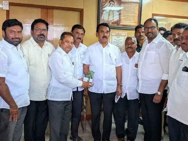 నిర్మల్‌ను పర్యాటకంగా అభివృద్ధి చేయాలని మంత్రికి వినతి