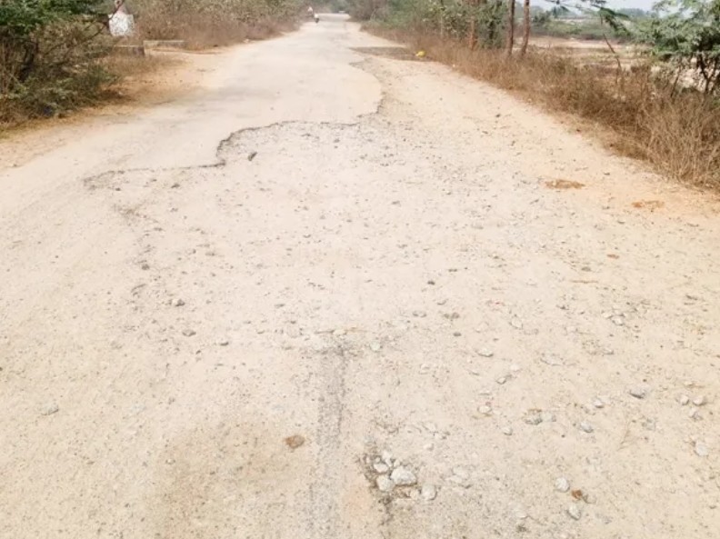 రోడ్ల గండం.. ప్రయాణం నరకం..!