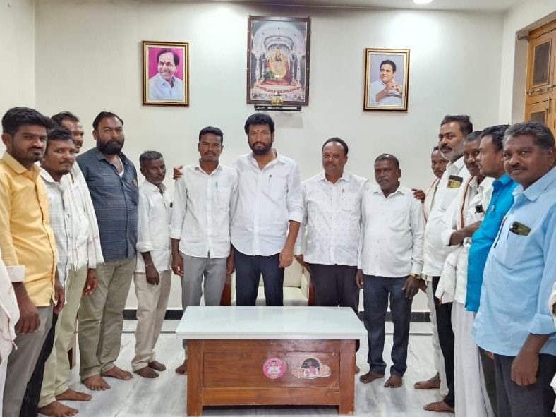 ‘మౌలిక వసతులు కల్పించాలని ఎమ్మెల్యేకు వినతి’