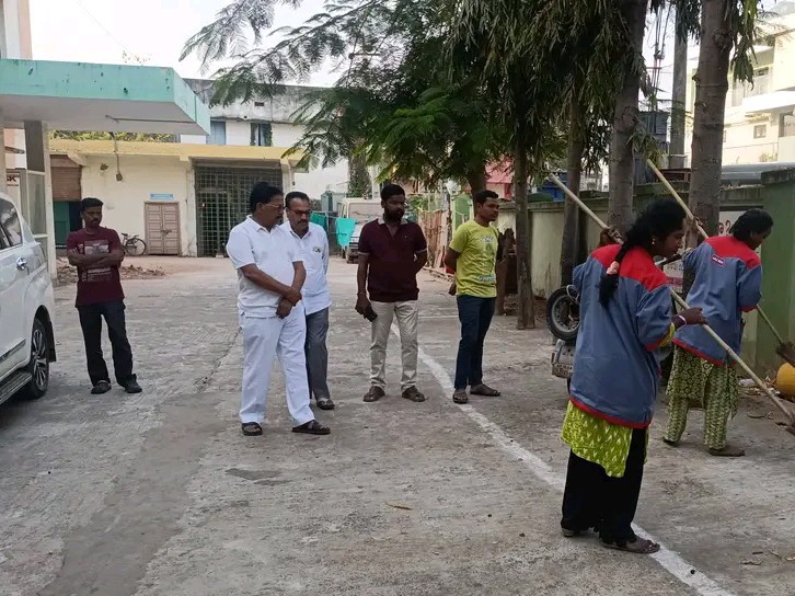 ‘ప్రభుత్వ ఆసుపత్రి పరిసరాలను పరిశుభ్రంగా ఉంచాలి’