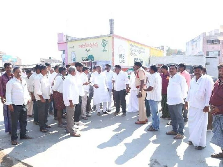 ప్యాపిలి బస్టాండ్‌లో సౌకర్యాలపై ఎమ్మెల్యే సమీక్ష