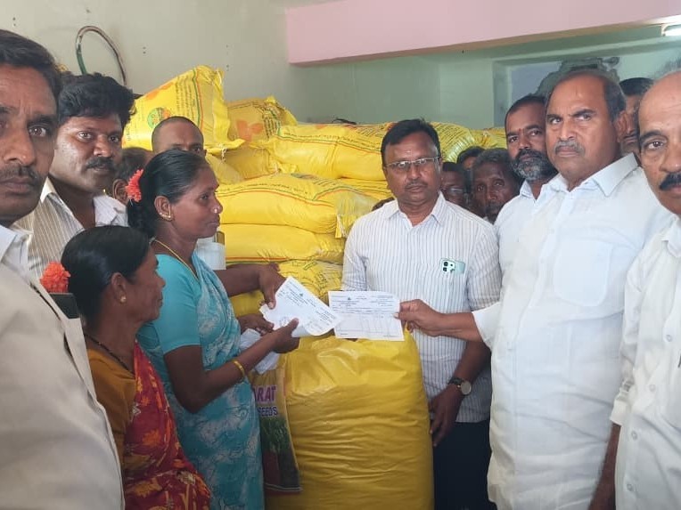 ‘అవసరానికి మించి యూరియా వినియోగం వద్దు’