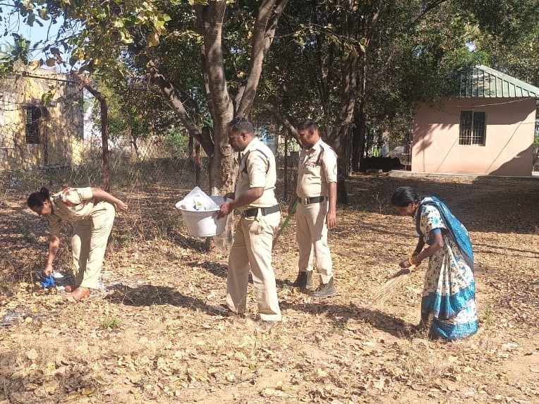 పరిసరాల శుభ్రత కార్యక్రమం