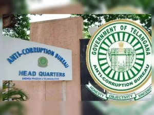 Women look good even without clothes.. says Ramdev