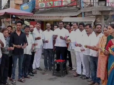 బాంబు పేలుడు.. దిల్‌సుఖ్ నగర్‌లో నివాళులు