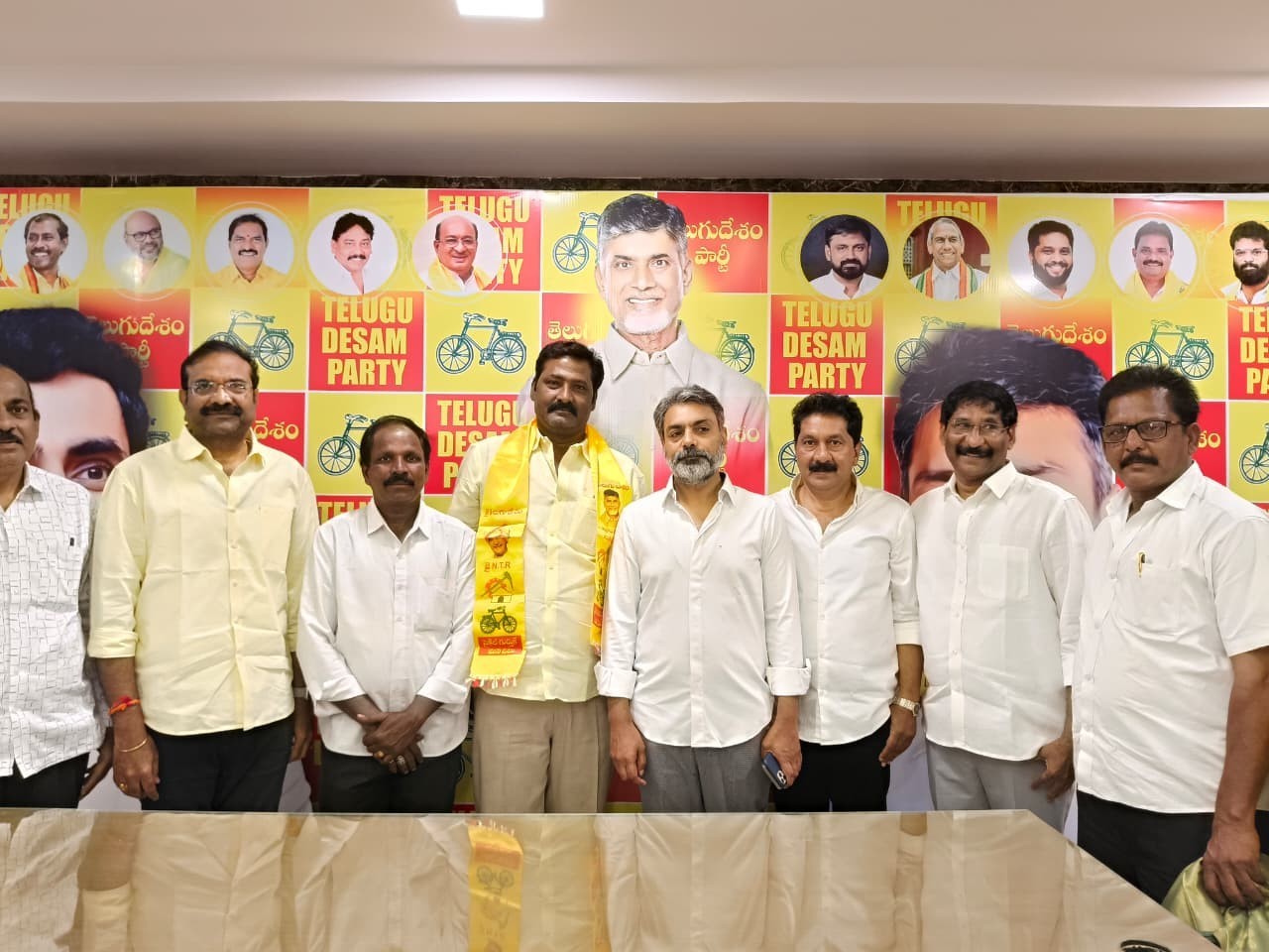 వంగలపూడిలో వైసీపీ నుంచి టీడీపీలో చేరిక