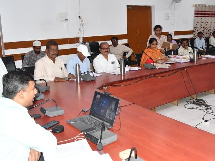 పది ఫలితాల్లో ఉత్తమంగా రాణించాలి: కలెక్టర్